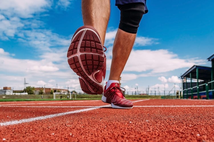 wide sports shoes