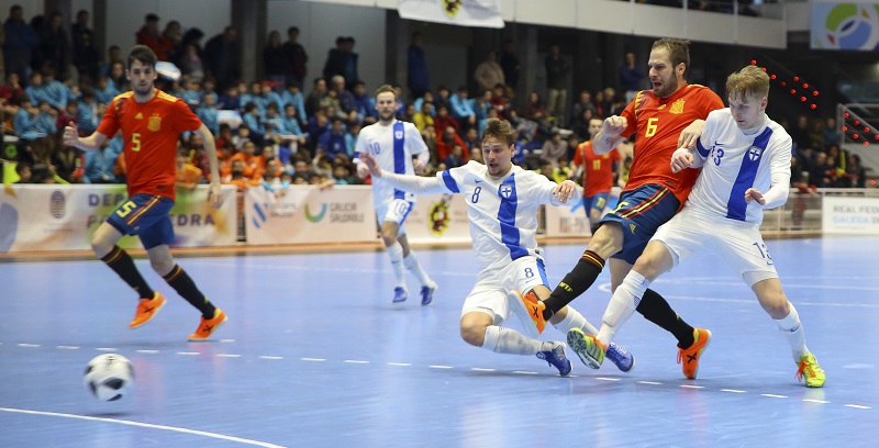 the difference between indoor soccer and futsal